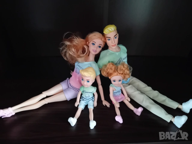 Комплект от 4 кукли / семейство/. Нови.