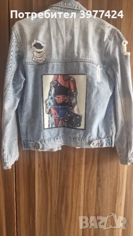 Продавам дънково яке в отлично състояние.