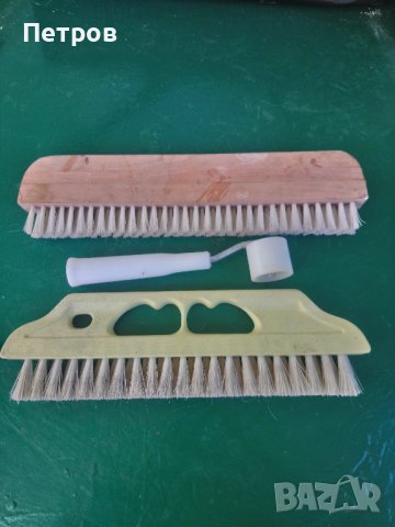 Четки и валяк за лепене на тапети