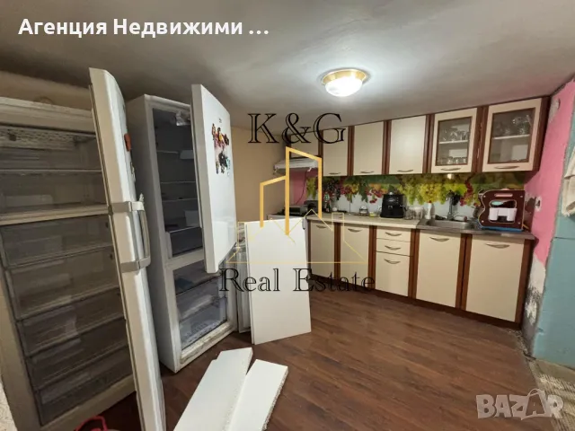 Едноетажна тухлена на гредоред къща в с. Осенец , снимка 2 - Къщи - 49890630