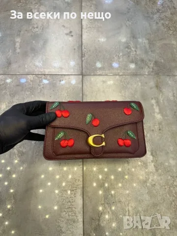Coach Дамска Чанта С Бродирани Черешки И Златисто "C" Лого - Различни Цветове Код E85, снимка 10 - Чанти - 55795181