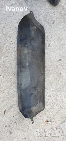 Предпазна ламарина под предното стъкло пред парното за бмв е36