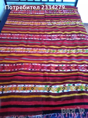 Старо битово покривало за мендер,легло и за земя.