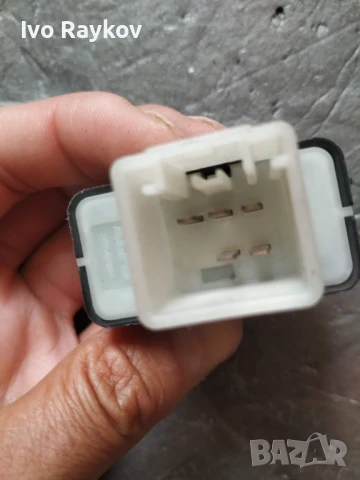 Бутони стъкла за Renault , снимка 3 - Части - 51053338