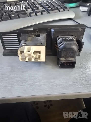 YUK100260 Панел ел.огледала и фарове Land Rover Discovery 2 TD5, снимка 2 - Части - 52927688