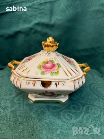Нова бонбониера/захарница Гжел (Гжель), подходяща за подарък. От по-редките в розово и златно