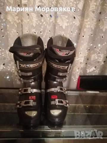 Запазени ски обувки