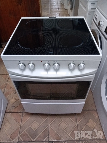 Свободно стояща печка с керамичен плот Voss с две години гаранция!