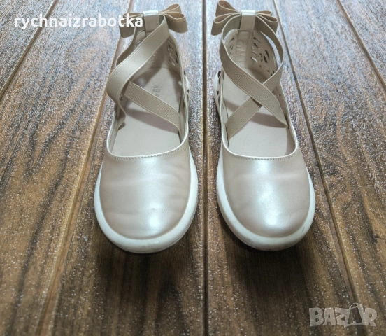 Официални детски бежови обувки