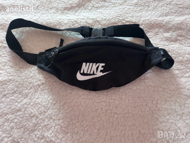 Черна паласка Nike – регулируема чанта за кръст или през рамо