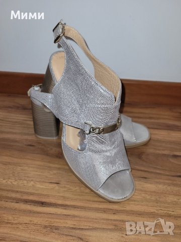 Нови златисти сандали естествена кожа, снимка 1 - Сандали - 44484156