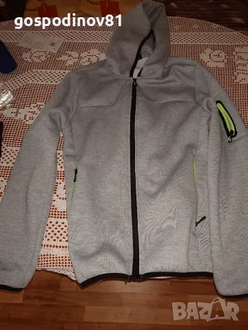 Спортен екип в светло сиво