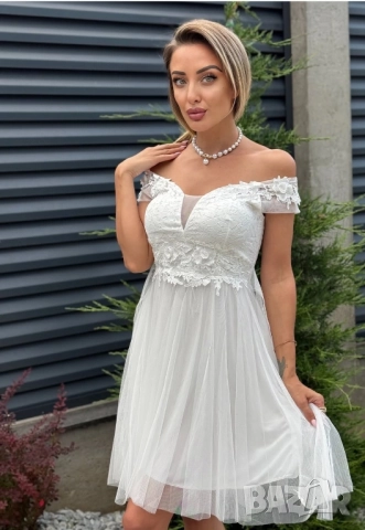 прелестна рокля с тюл и 3д бродерия 