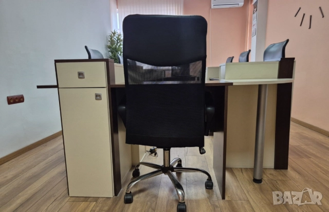 Запазени офис мебели и столове, снимка 5 - Работни маси и бюра - 52836367