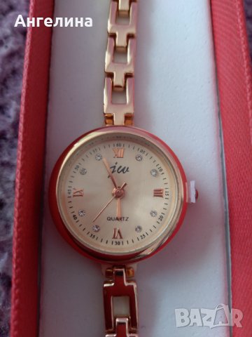 Дамски часовник в подаръчна кутия, снимка 2 - Дамски - 32024696