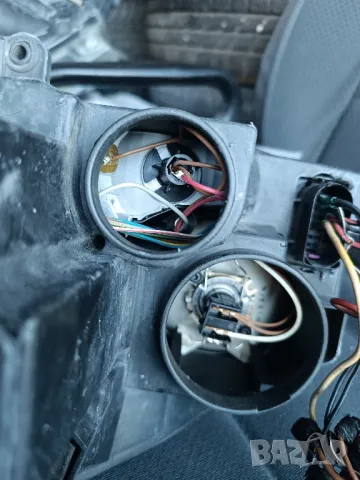 Продавам ОРИГИНАЛНИ GTI / R32 фарове (НАПЪЛНО ОБОРУДВАНИ) 
за голф 5, джета, кади, голф плюс, сеат, снимка 7 - Части - 50209995