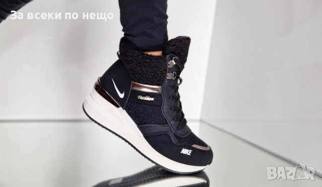 Nike Дамски Черни Меки И Топли Боти С Бяла Подметка Найк Код P1411, снимка 5 - Маратонки - 52178875