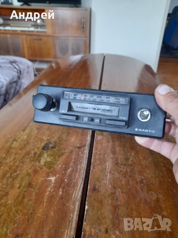 Стар автомобилен радиокасетофон Sanyo, снимка 2 - Антикварни и старинни предмети - 51810602