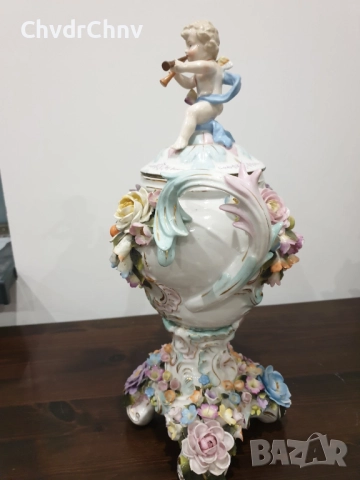Sitzendorf фигурална ваза с капак 40см/стара Зицендорф порцеланова урна с цветя и ангелче-херувим, снимка 3 - Антикварни и старинни предмети - 52725444