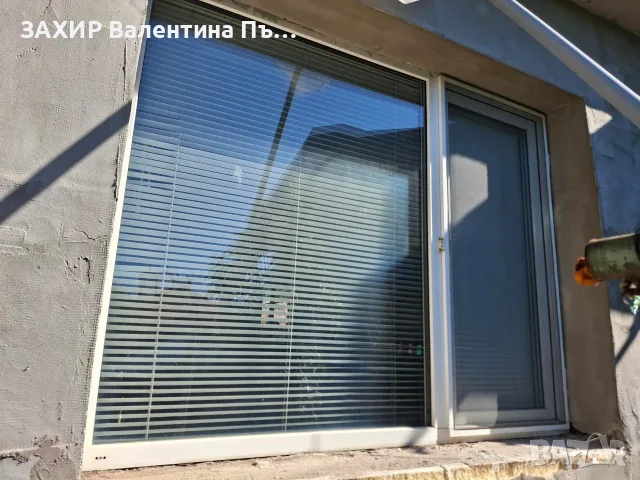 PVC прозорец с комарник и щори.