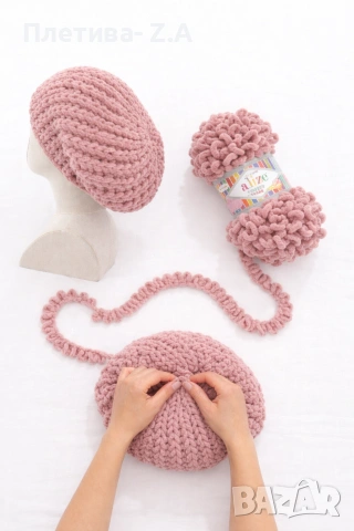 Мека и топла ръчно плетена шапка, снимка 2 - Шапки - 53141486