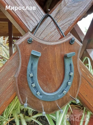 Дървена закачалка за ключове с истинска подкова и клинци., снимка 3 - Декорация за дома - 48126901