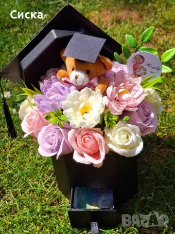 Тематични букети със сапунени цветя и плюшено мече за абитуриенти /абсолвенти, снимка 11 - Подаръци за жени - 50228221