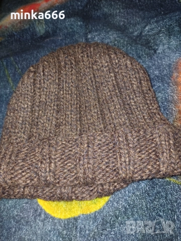 Ръчно плетена топла мъжка шапка