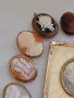Бронзова позлатена рамка с рисувана икона+ няколко камеи, снимка 16