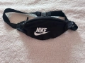 Черна паласка Nike – регулируема чанта за кръст или през рамо, снимка 1