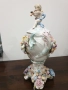 Sitzendorf фигурална ваза с капак 40см/стара Зицендорф порцеланова урна с цветя и ангелче-херувим, снимка 3
