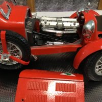 Метална количка Bburago Alfa Romeo 2300 Monza Red 1934 1/18, снимка 11 - Колекции - 37982642