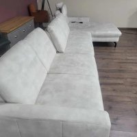 Кремав ъглов диван от плат с лежанка MM-ZE1126 с ел. механизъм, снимка 3 - Дивани и мека мебел - 44216172