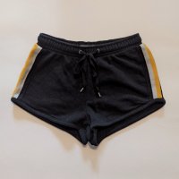 Дамски къси панталони Bershka, снимка 1 - Къси панталони и бермуди - 36967308