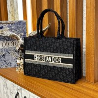 Дамски чанти Christian Dior , снимка 5 - Чанти - 42872296