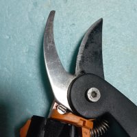 Fiskars ножица с въртяща се дръжка, снимка 4 - Градински инструменти - 44245651