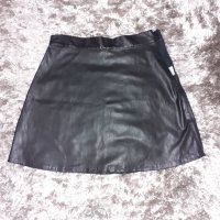 Продавам черна кожена пола. Размер 40, снимка 1 - Поли - 38656964