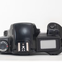 Автофокусна филмова камера Canon EOS 1000F, снимка 4 - Фотоапарати - 42480171