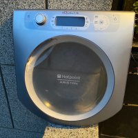 Продавам перфектна вратичка (люк) с платката за пералня Hotpoint Aqualtis, снимка 1 - Перални - 34928676