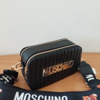 Moschino дамска чанта през рамо код 248, снимка 5 - Чанти - 40695496