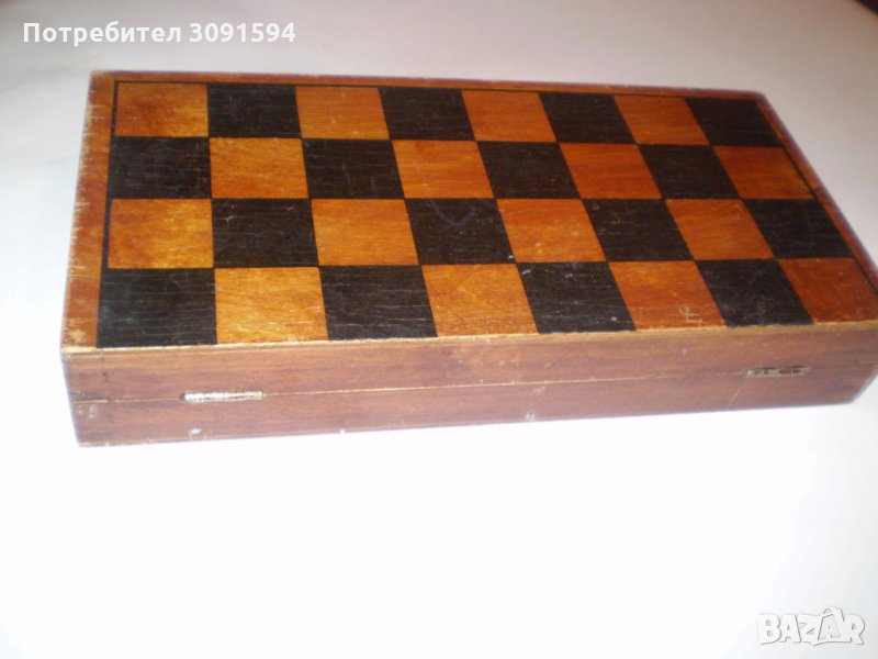 Стара дървена дъска -кутия за игра на шах, снимка 1