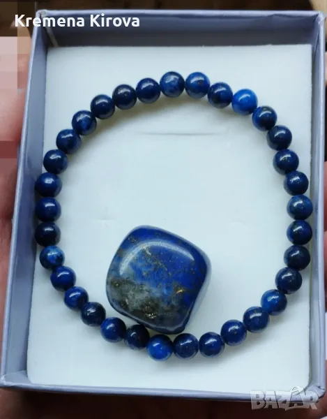 Дамска гривна с естествени камъни лапис лазули и настолен камък. В кутийка., снимка 1