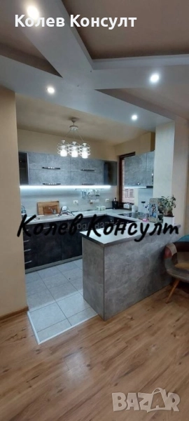 Продавам 3-стаен Апартамент в гр. Хасково, Цвнтър, снимка 1