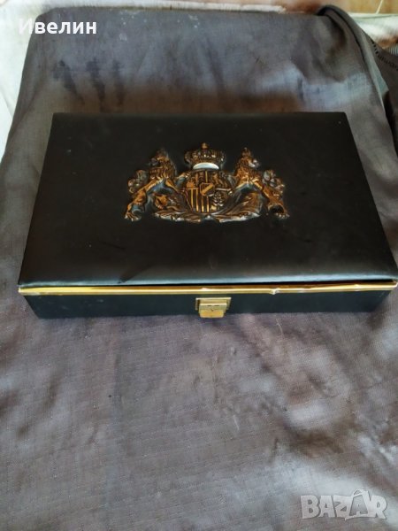 стара кутия с метална апликация, снимка 1