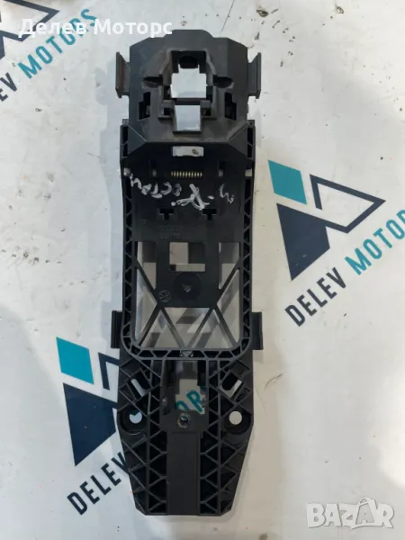 5N0839885H основа за дръжка за задна дясна врата от Skoda Octavia 2.0 TDI, 150 кс., DSG, снимка 1