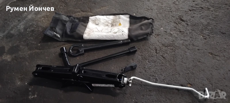 Комплект  Крик ,ключ ,кука  Рено / Дачия, снимка 1