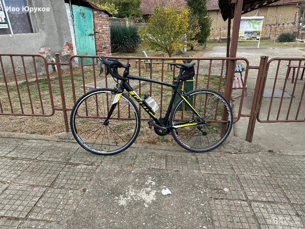 Шосеен велосипед Giant Contend M size, снимка 1