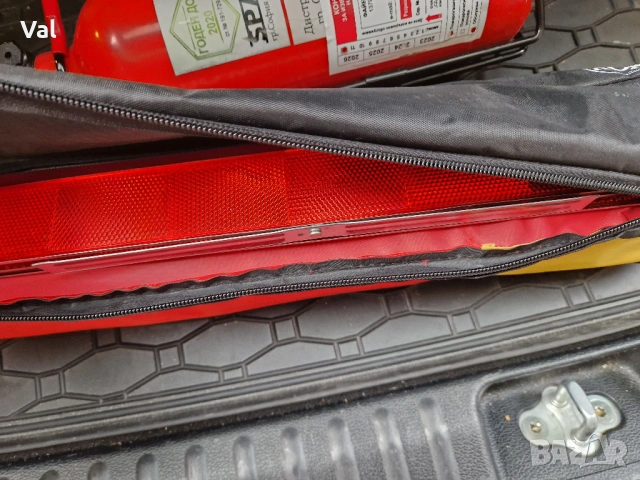 Комплект - Пожарогасител, аптечка, триъгълник и жилетка, снимка 8 - Аксесоари и консумативи - 54221157