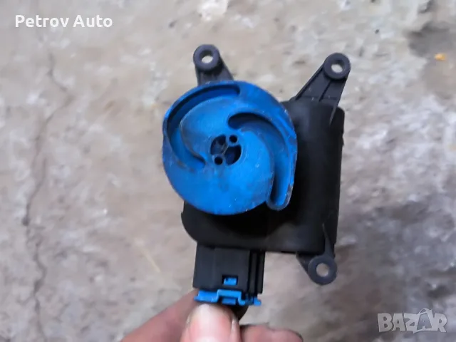 Моторче клапи парно за Ауди А4 Б6 Б7 Audi A4 B6 B7 8E1820511E, снимка 2 - Части - 56484908