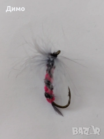 4бр.мухи в кутийка за риболов естествени, снимка 2 - Стръв и захранки - 53093609